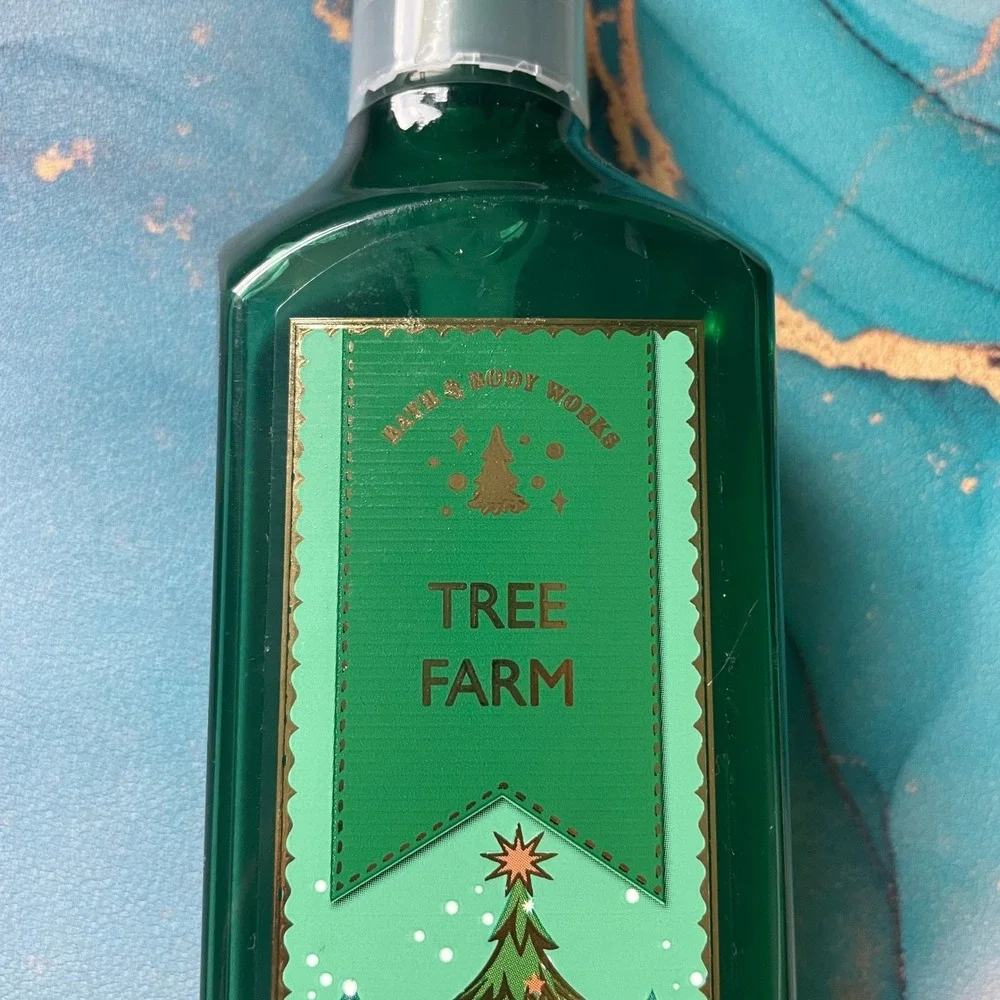 Bath & Body Works Foaming Hand Soap Tree Farm Gentle & Clean 8.75 fl oz‎ NEW